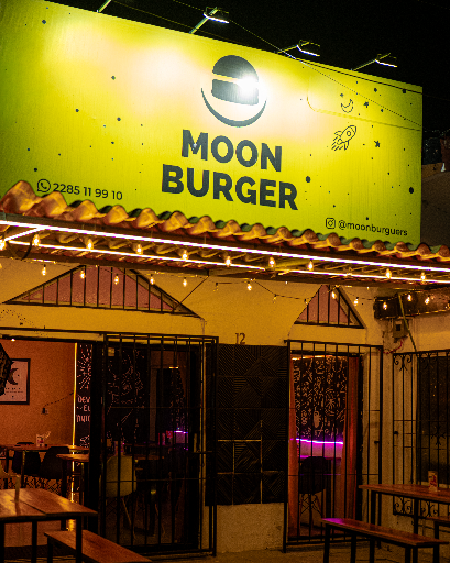 Moon Burger hamburguesería artesanal en Banderilla Veracruz - Vista del local
